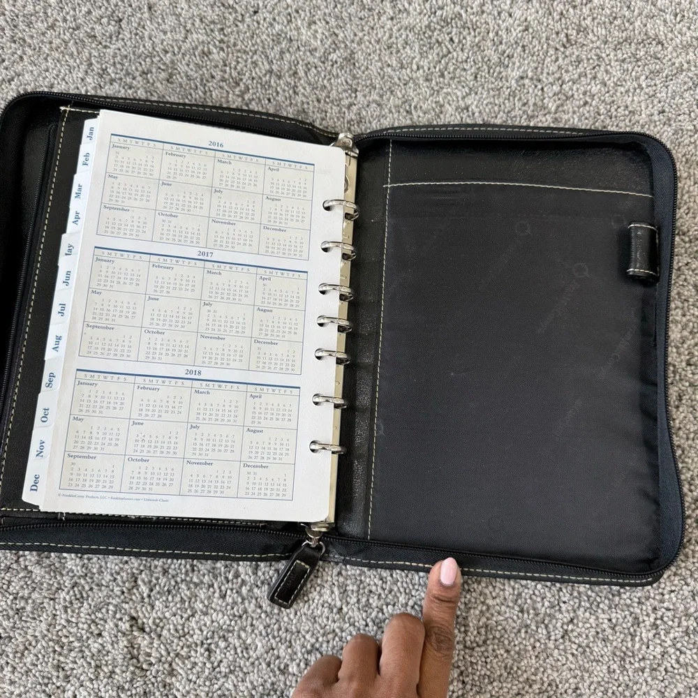 Franklin Covey Black Zip Around Leather 7 Ring Compact Planner 5.5 X 8.5 Inches - Picture 10 of 14